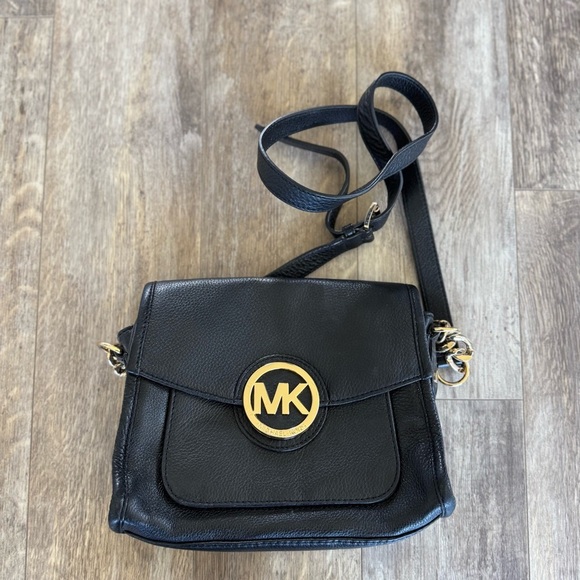 Michael Michael Kors Chain-linked Pebbled Leather Crossbody Bag - Black & Gold - Picture 12 of 12